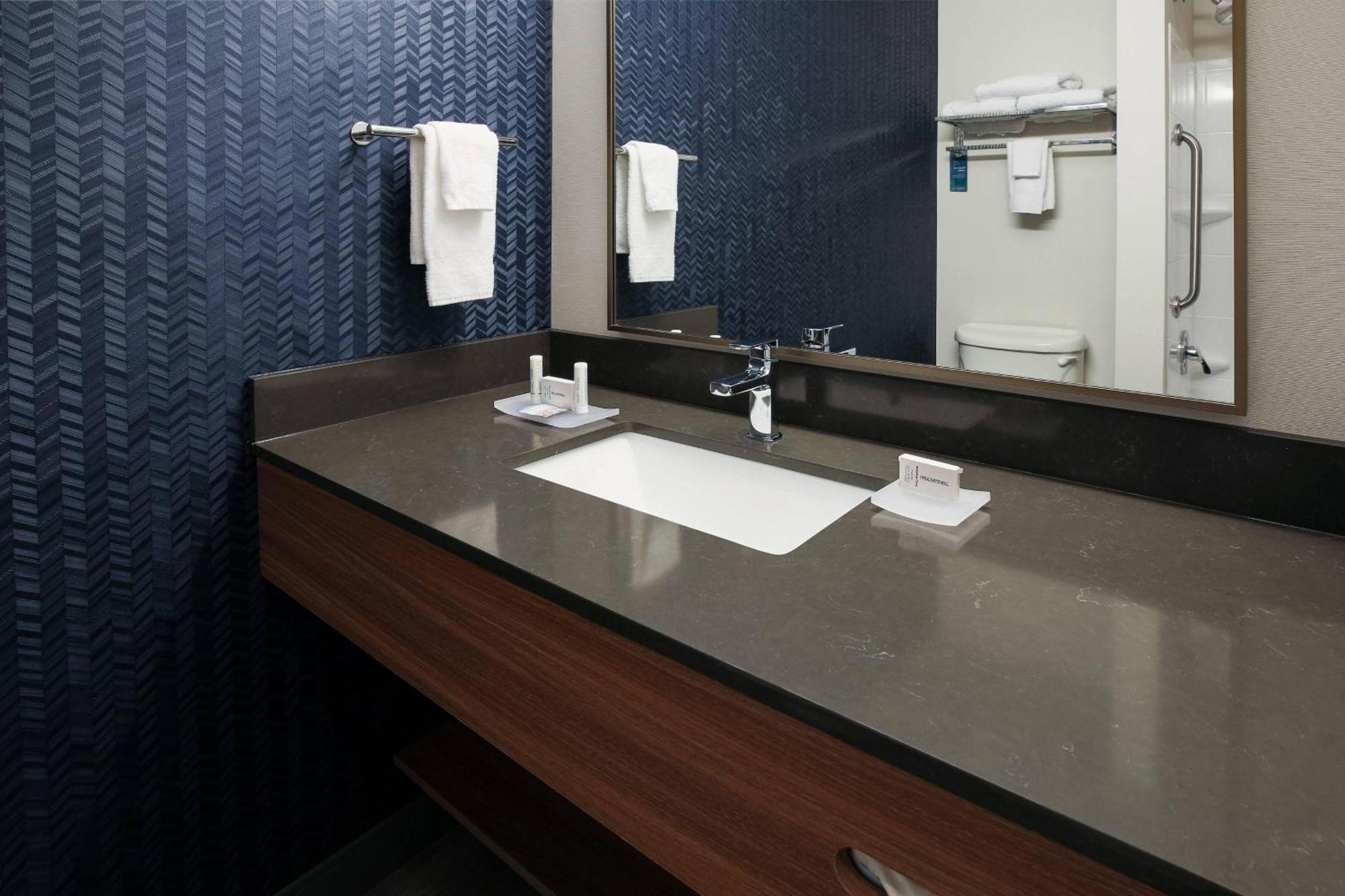Fairfield Inn & Suites By Marriott Елизабеттаун Екстериор снимка
